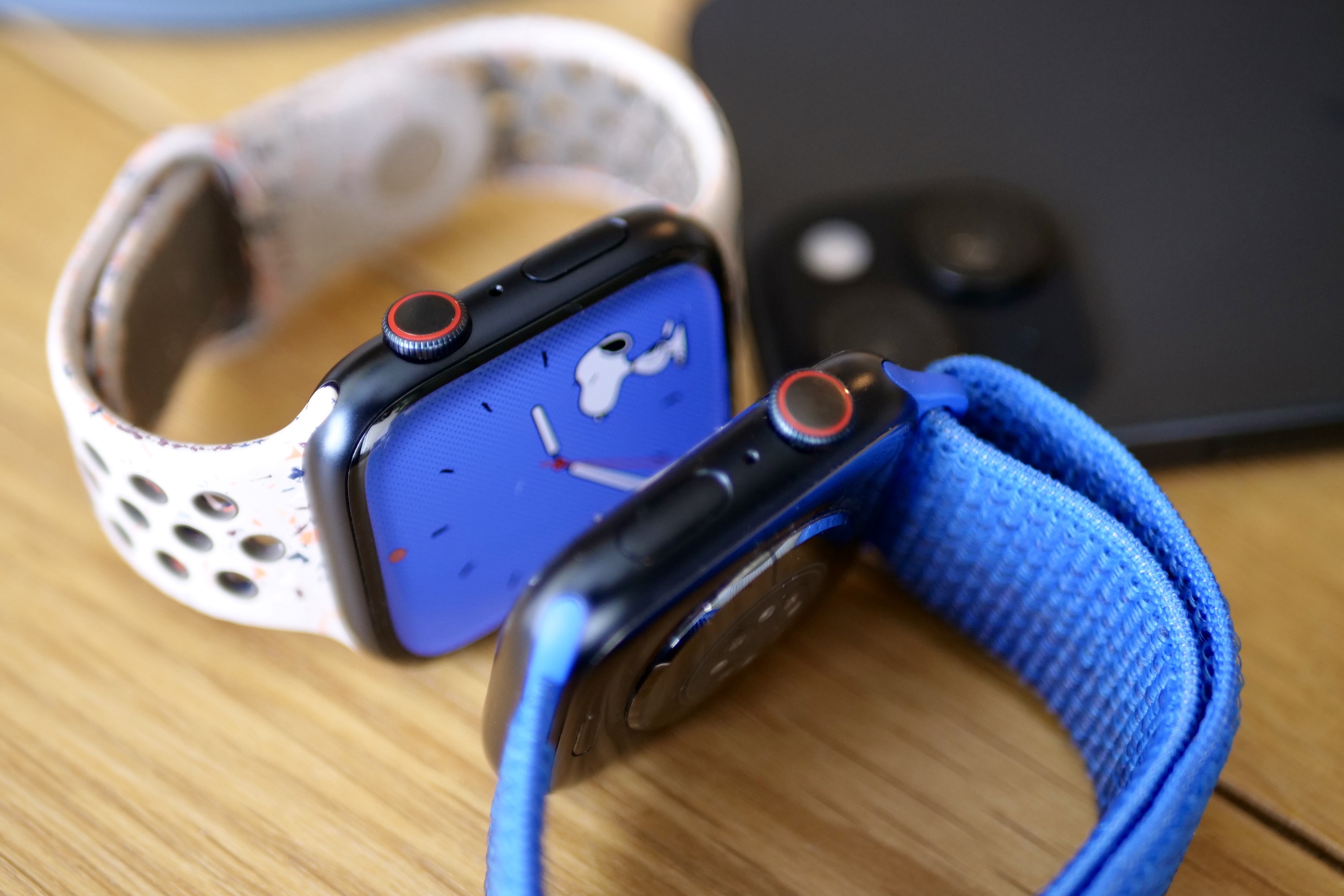 The Apple Watch Series 9 and Apple Watch Series 8, seen from the side.