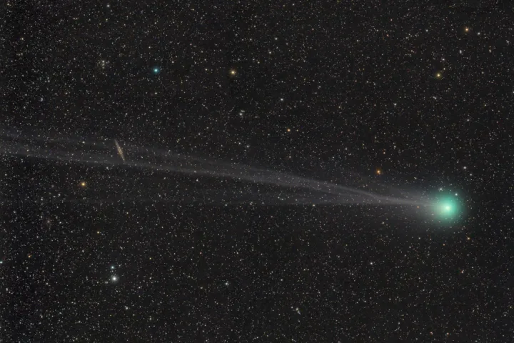 El cometa Lovejoy, fotografiado en 2015, deja un rastro de vapor de agua.