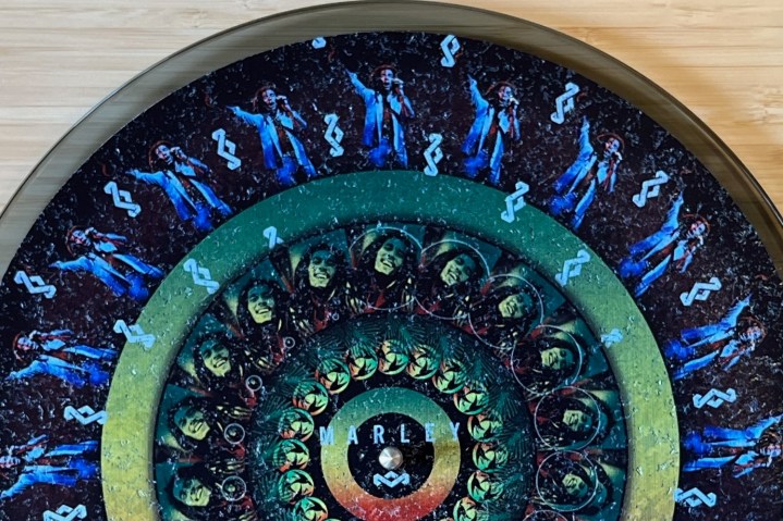 A close-up of the zoetrope design of the Stir It Up Lux's slip mat.