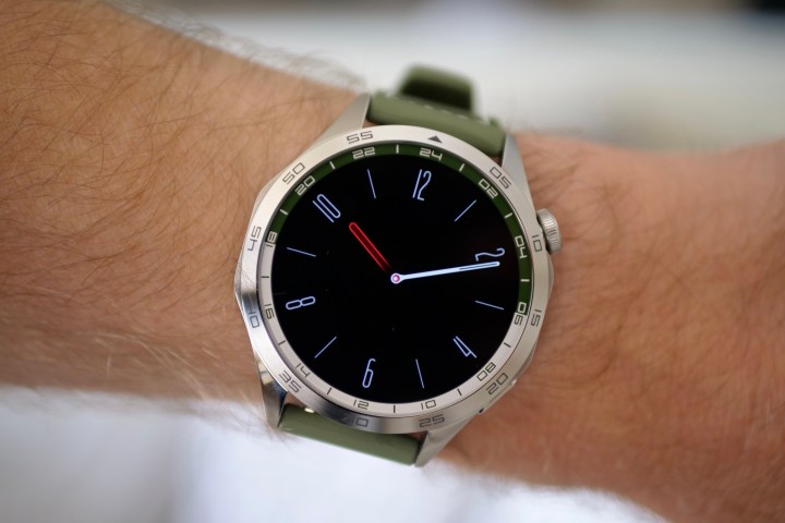 The standard ambient display on the Huawei Watch GT 4.