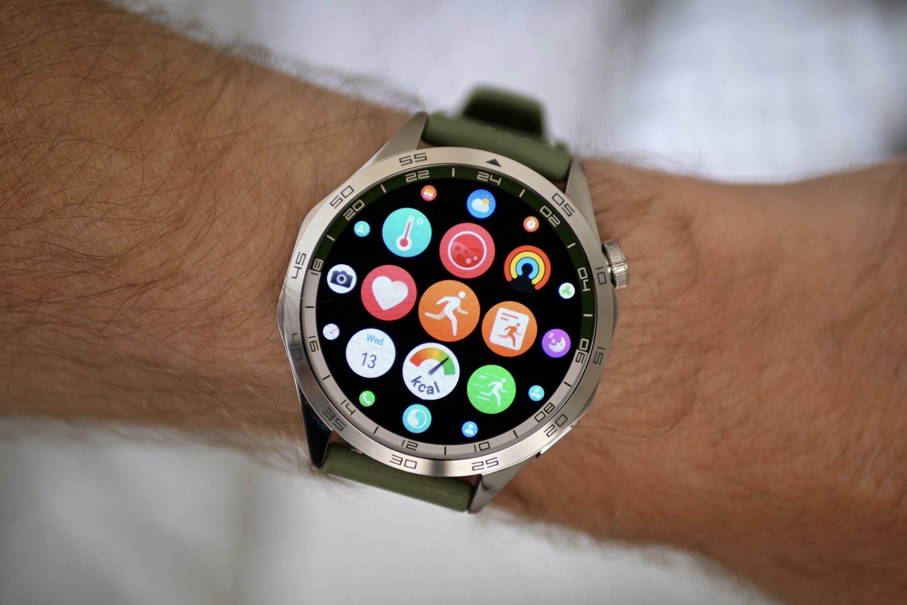 The app menu on the Huawei Watch GT 4.