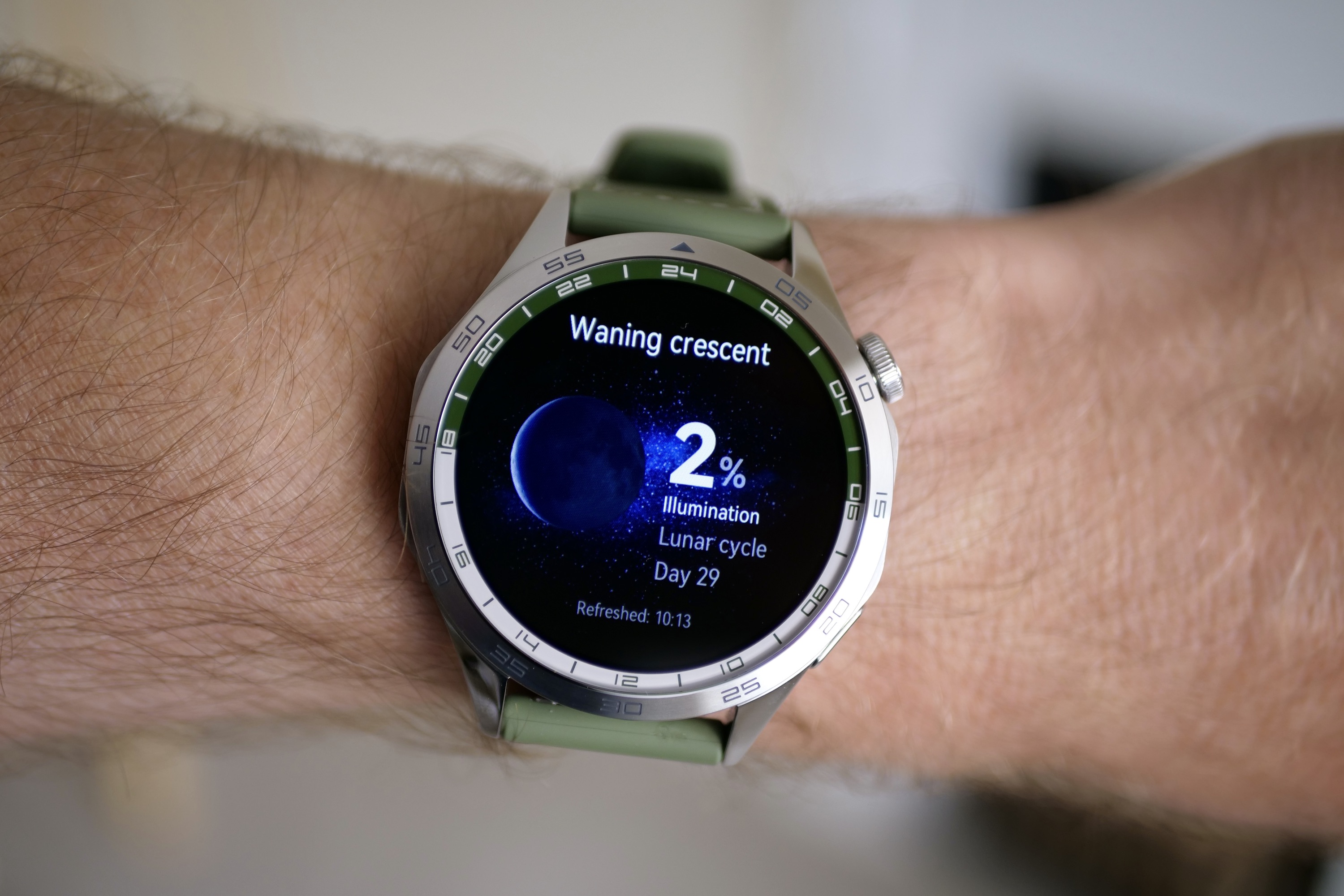 The moonphase screen on the Huawei Watch GT 4.
