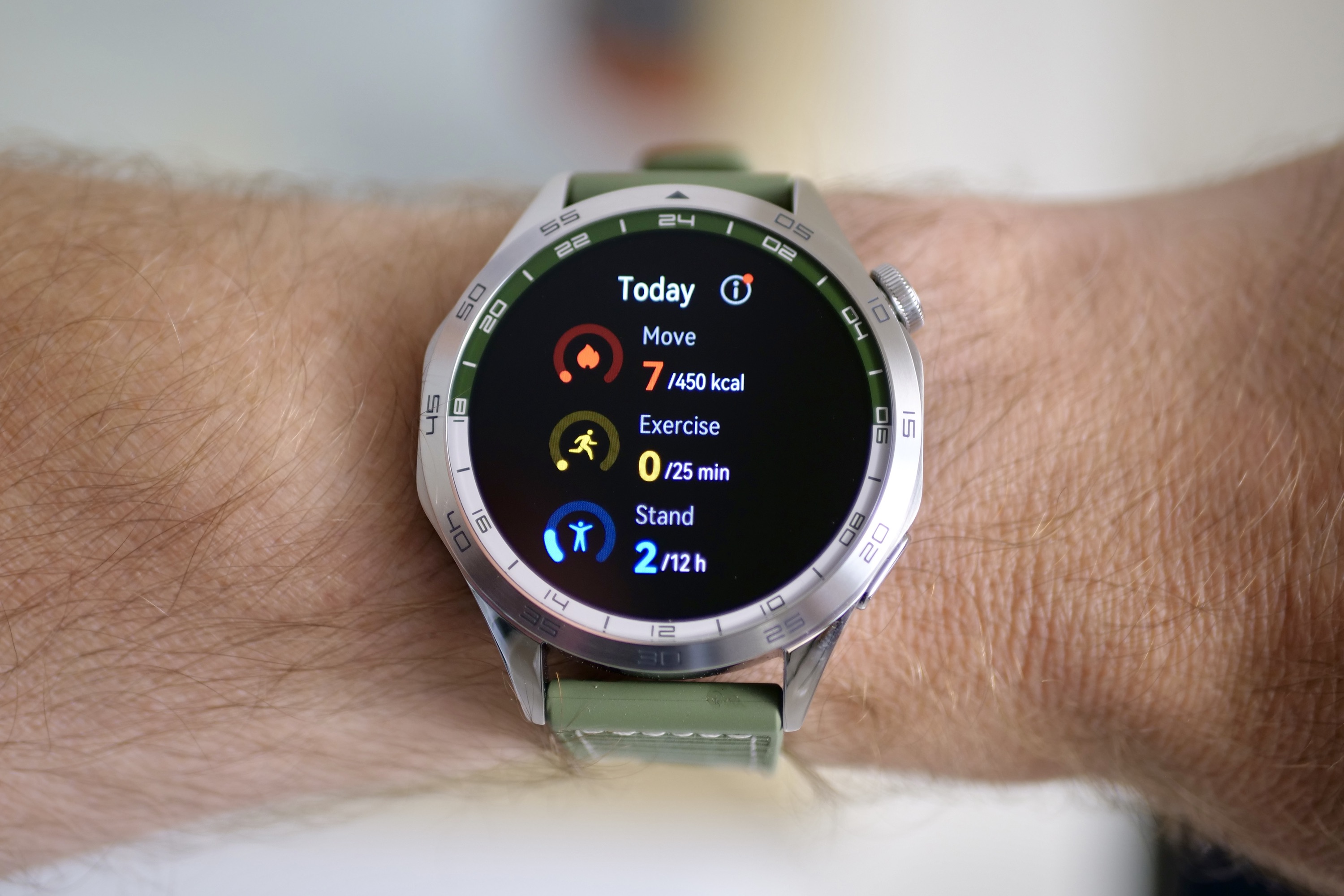 Daily move targets on the Huawei Watch GT 4.