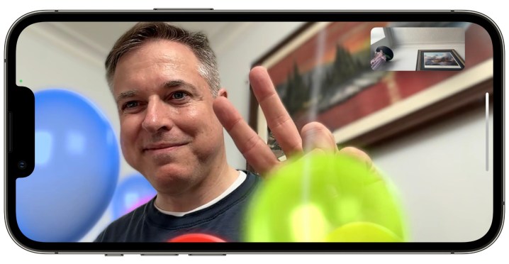 iOS 17 FaceTime Gesture Balloons.