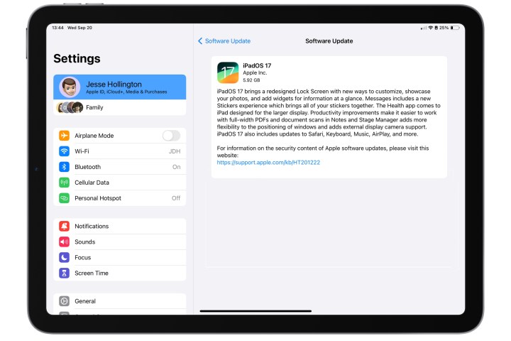 iPad mostrando la actualización de software iPadOS 17.