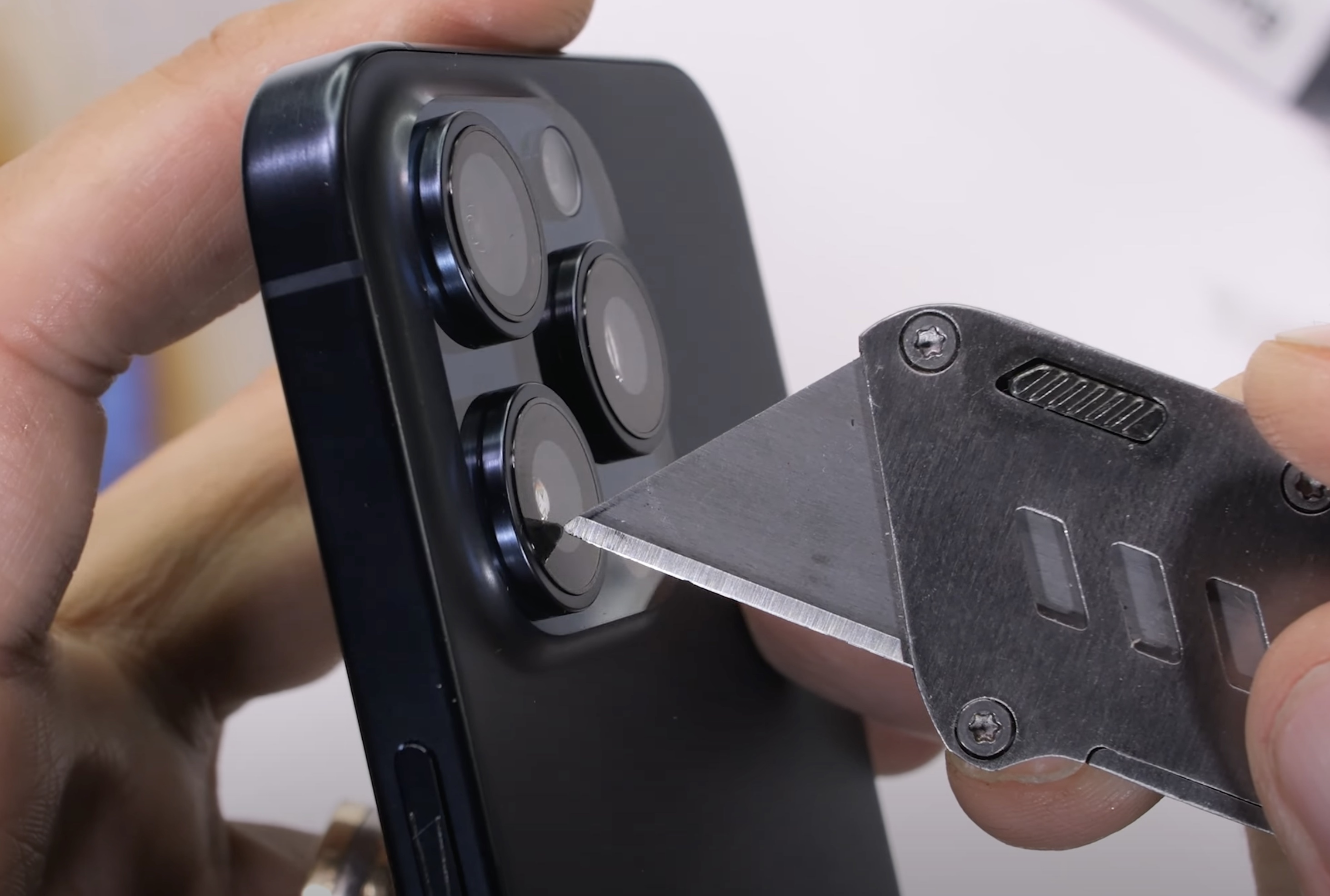 iPhone 15 Pro Max durability test ends with big surprise - Vimarsana News