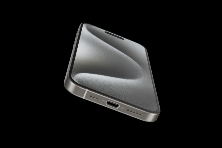 Port de chargement USB-C pour iPhone 15 Pro.