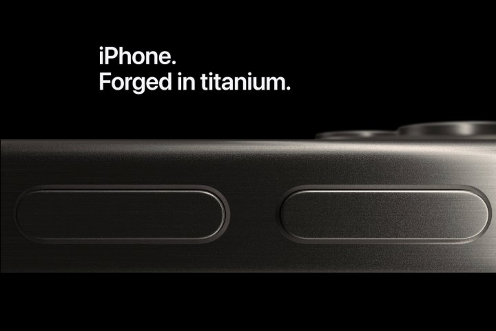 Imagem promocional da Apple do iPhone 15 Pro de titânio.