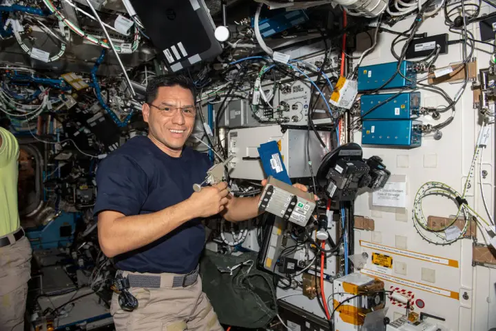 Frank Rubio a bordo de la estación espacial.