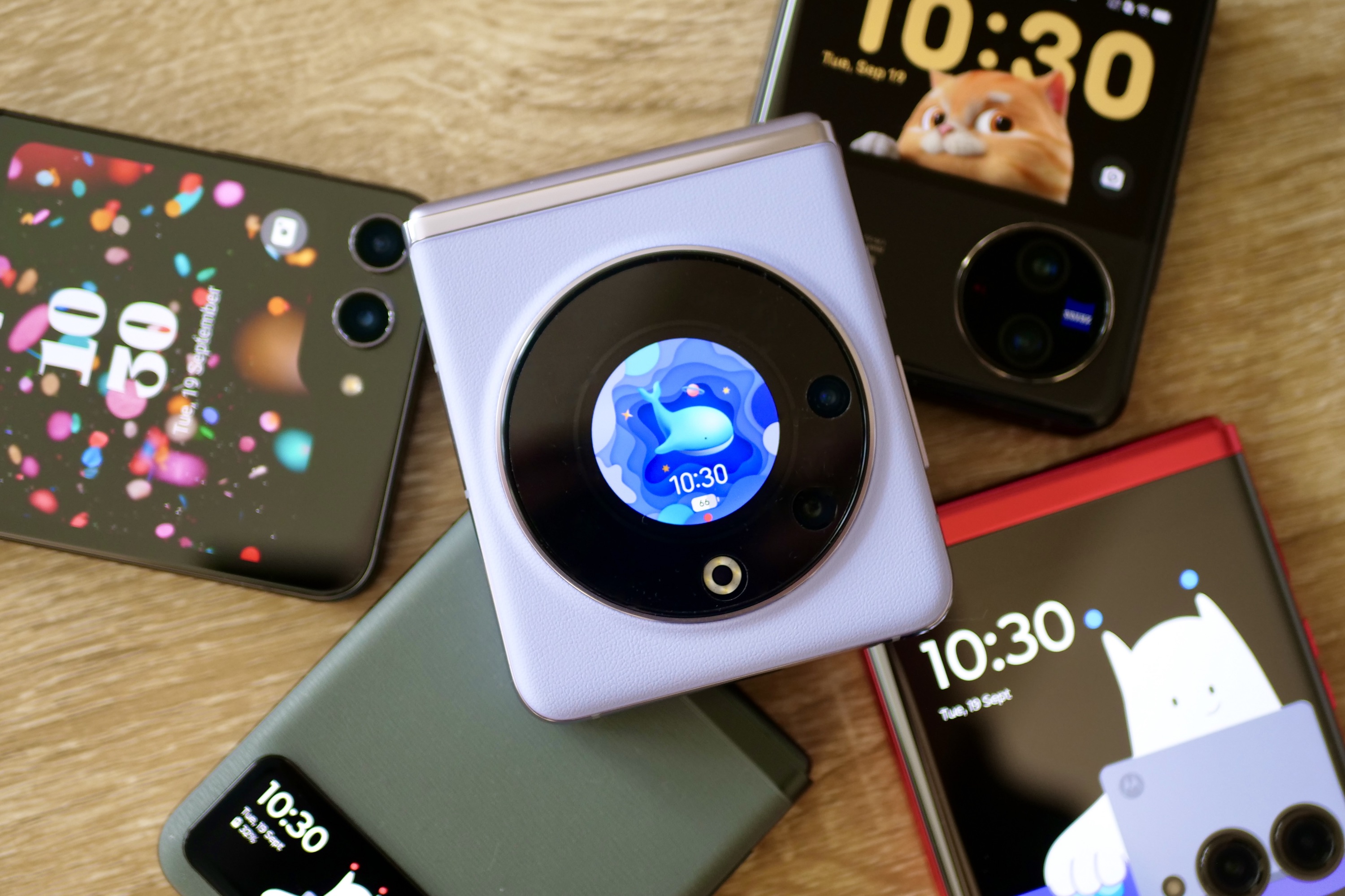 You've never seen a folding flip phone with a screen like this - Vimarsana News