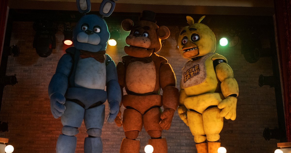Fnaf 2 animatronics sizes according to Help Wanted (NOTE: W. Chica is  crouching and W. Bonnie is leaning, they would be as tall as w. Freddy when  standing straight up) : r/fivenightsatfreddys