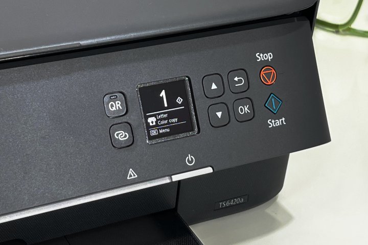 Canon Pixma TS6420a's control panel is easy to understand.