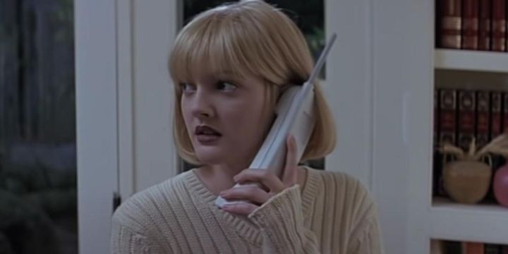 Casey talks to the killer on the phone in Scream