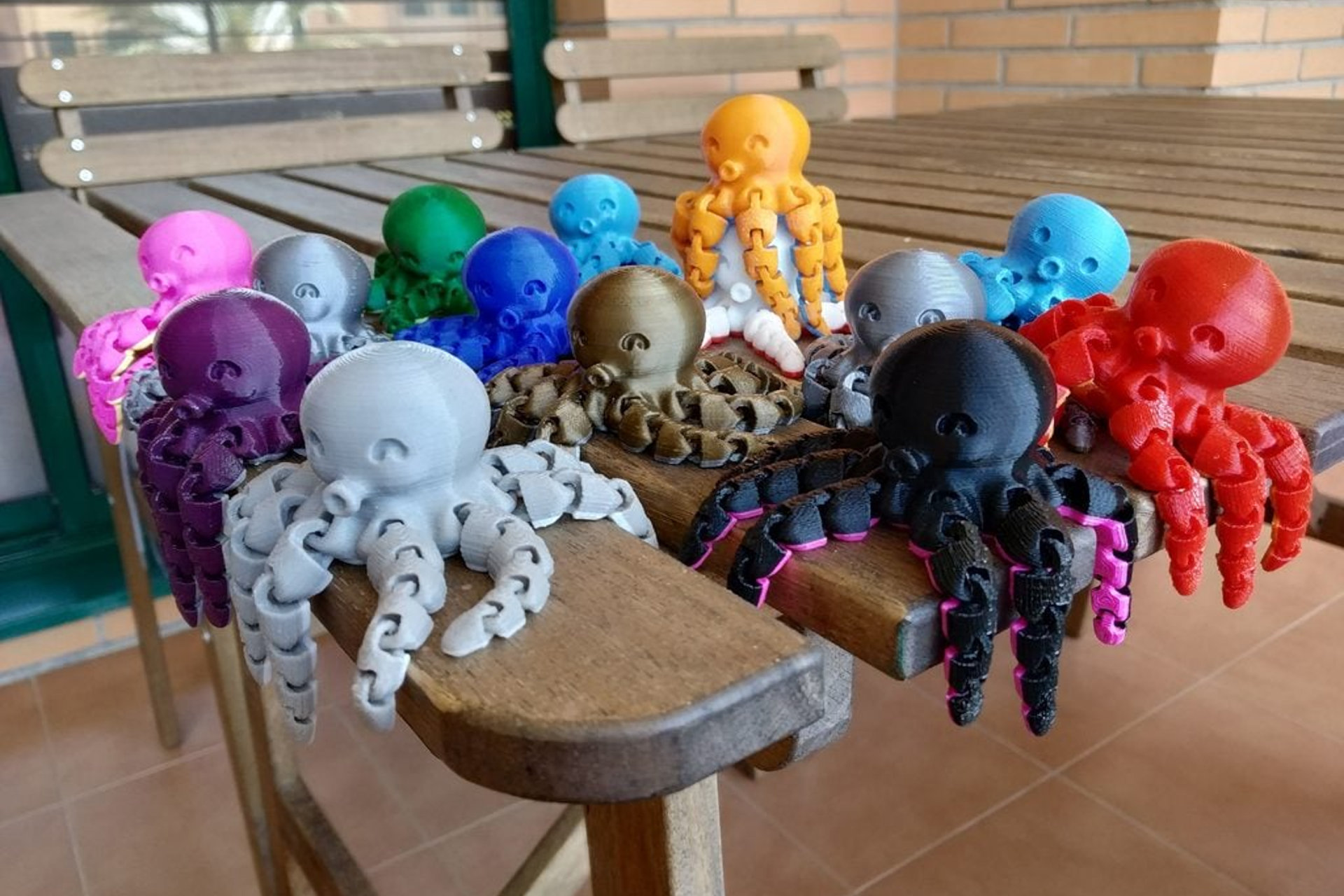 Cute Mini Octopus 3D printer file by Javi Rodríguez aka McGybeer.
