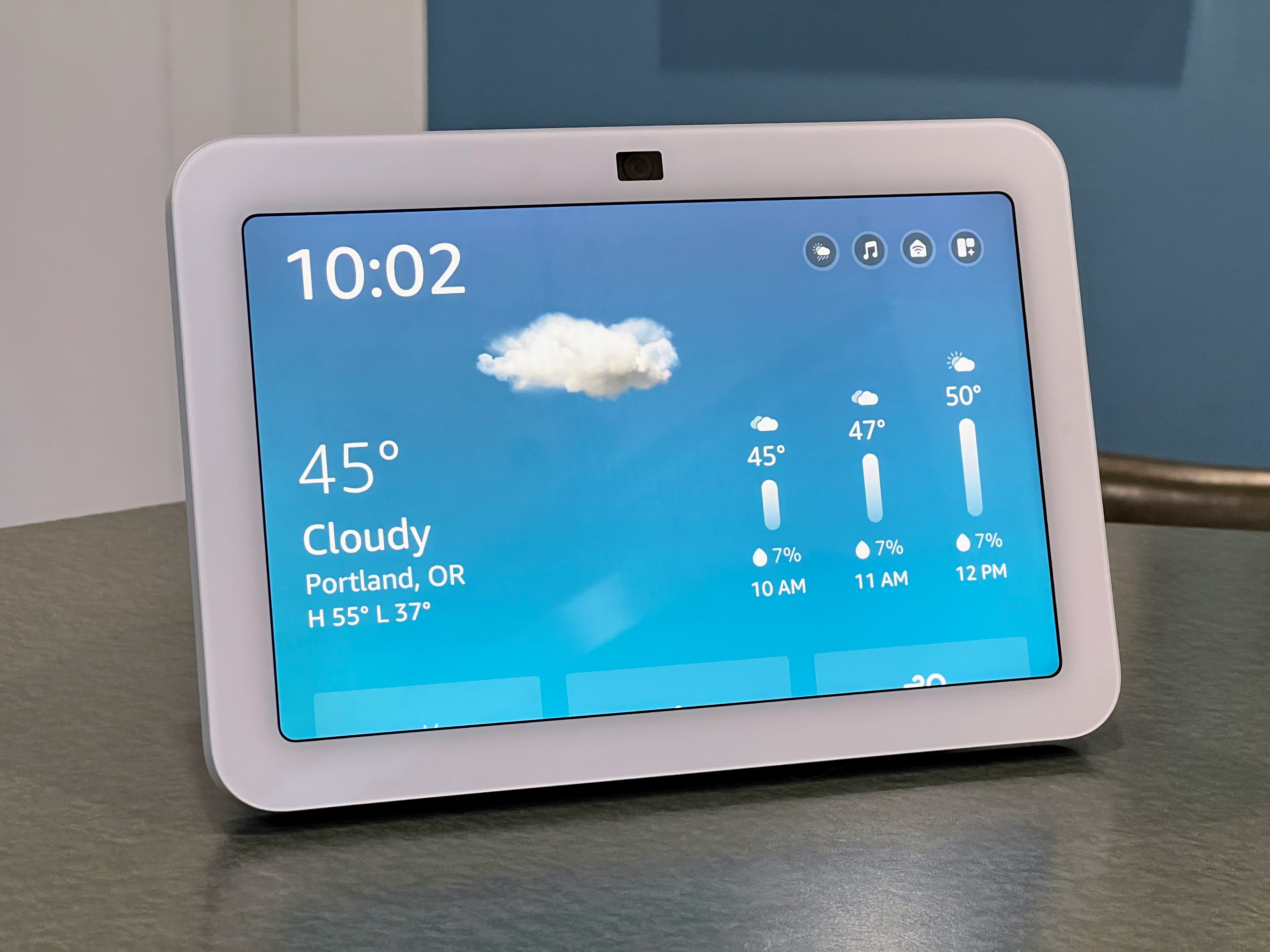 An Amazon Echo Show 8 shows the weather forecast.