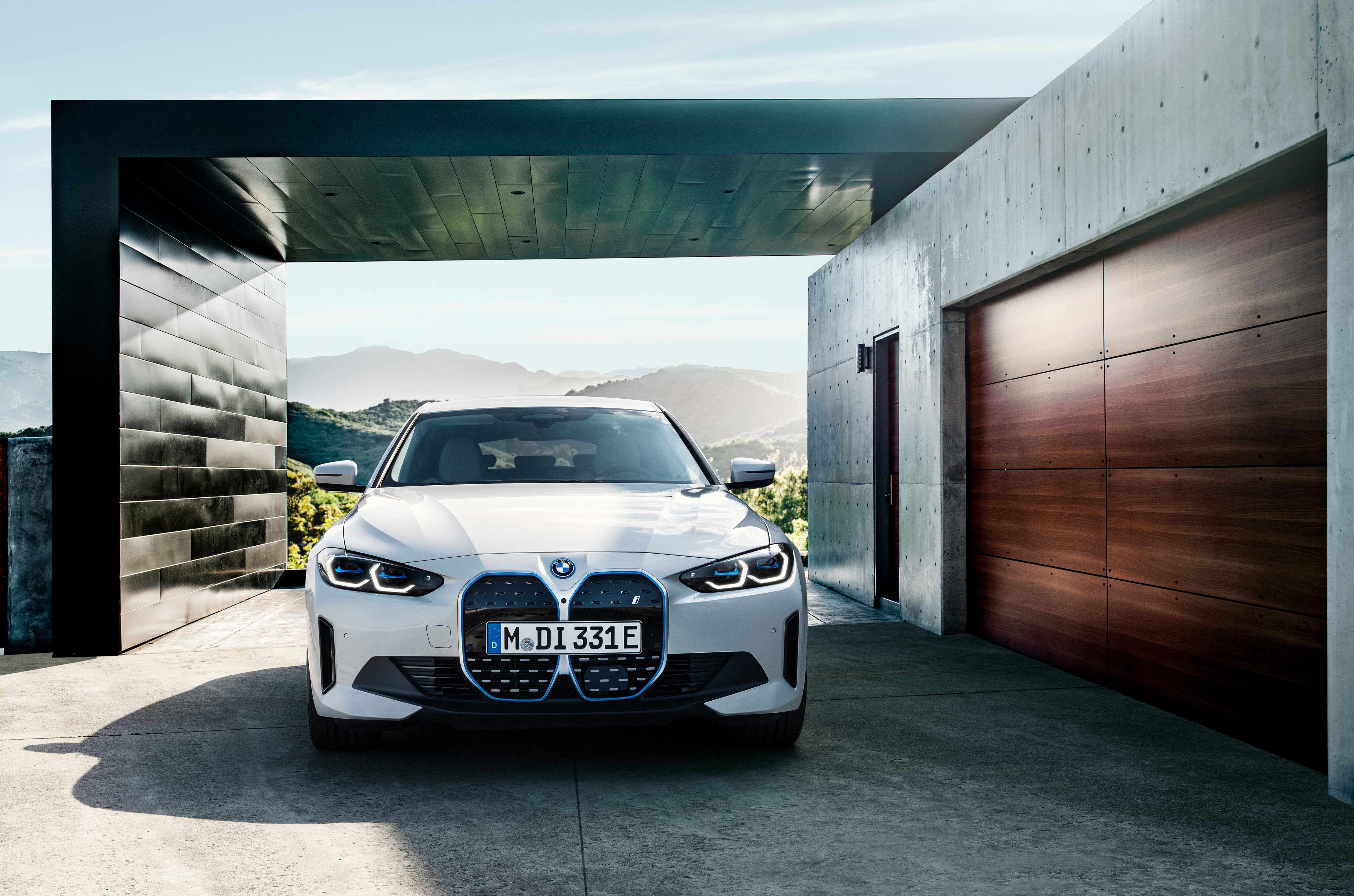 BMW i4 роскошнее, чем Tesla Model S, и стоит намного дешевле.