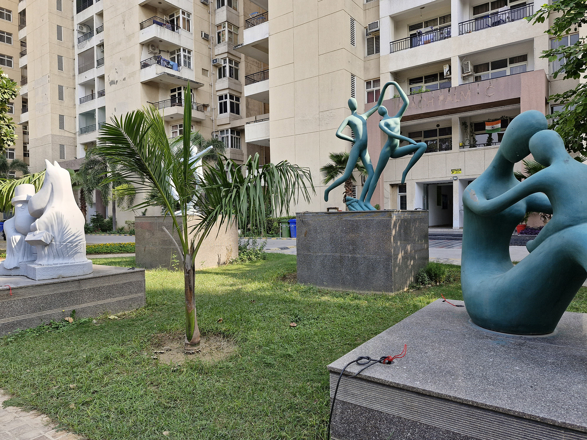 Sculptures in a residential complex photographed with the Samsung Galaxy S23 FE.