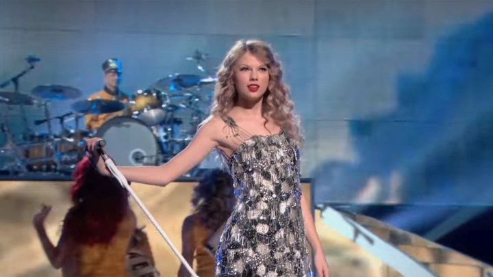 Taylor Swift en el escenario en Miss Americana.