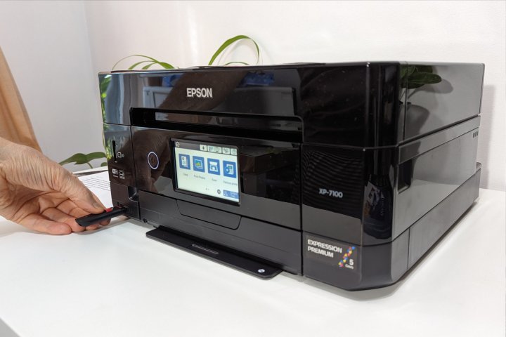 Walk up printing with a USB drive is easy with the Expression Premium XP-7100.