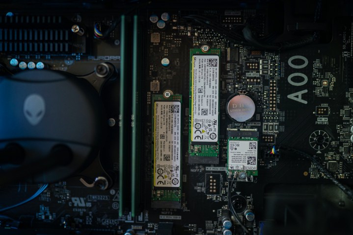 SSD drives installed in the Alienware Aurora R16.