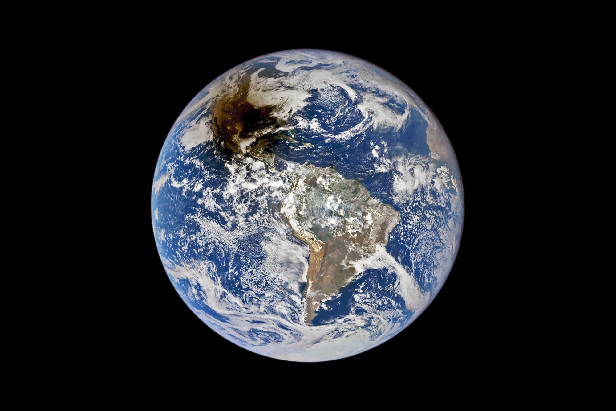 Stunning image shows Saturday's eclipse from 1M miles away - Vimarsana News