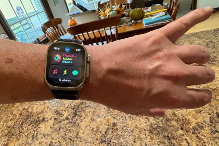 An Apple Watch Ultra 2 showing the Double Tap icon.
