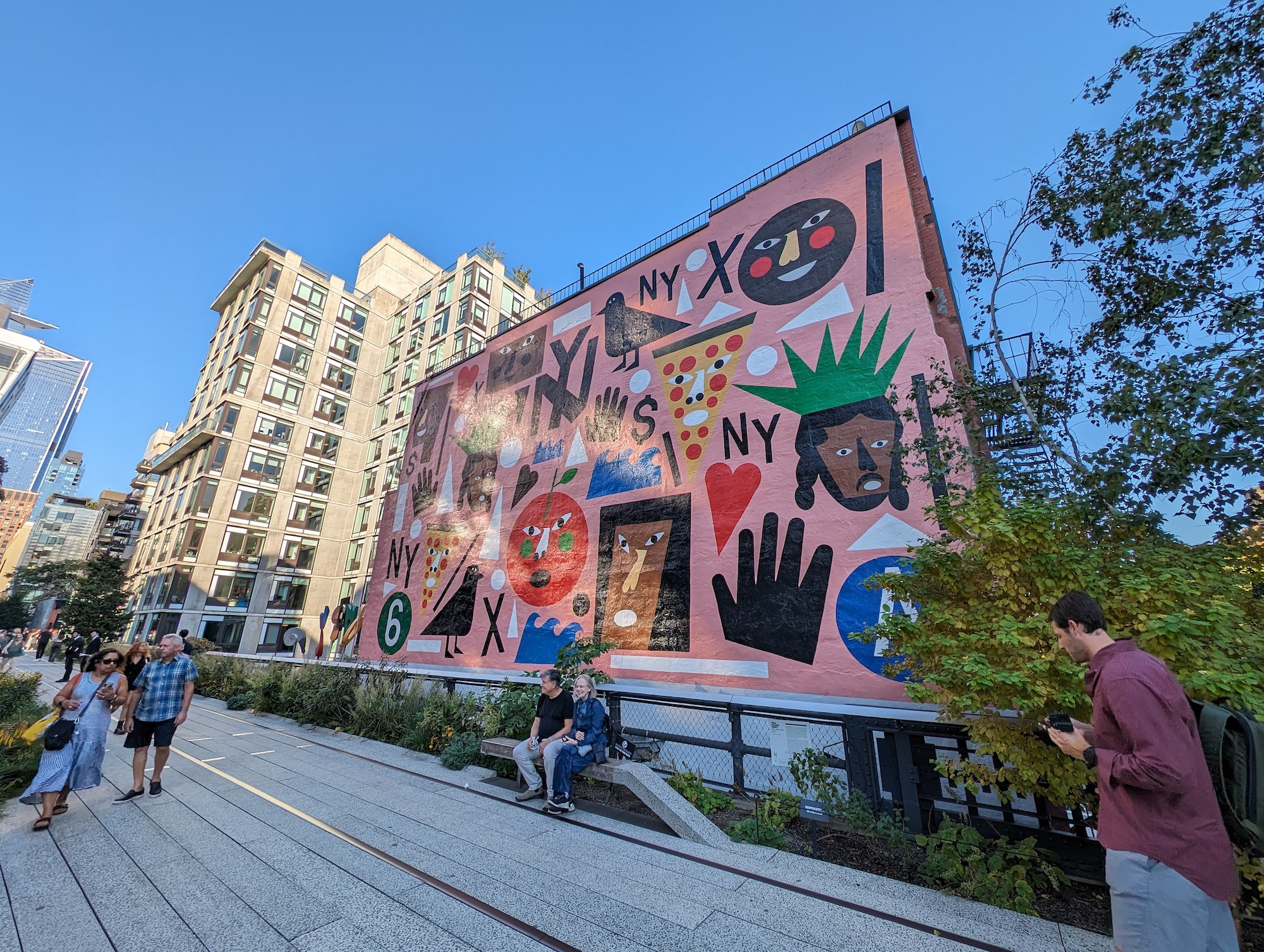 Photo of a mural on the High Line in NYC taken with the Google Pixel 8 Pro.