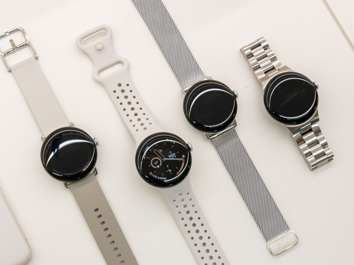 Google Pixel Watch 2 avec plusieurs styles de bracelets différents.