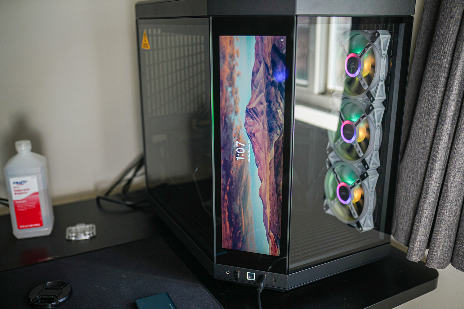 This PC case has a touchscreen, and it's not just a gimmick