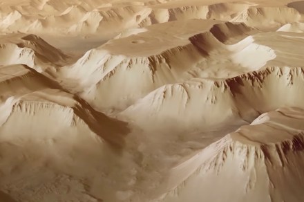 Mars flyover video shows a stunning network of valleys