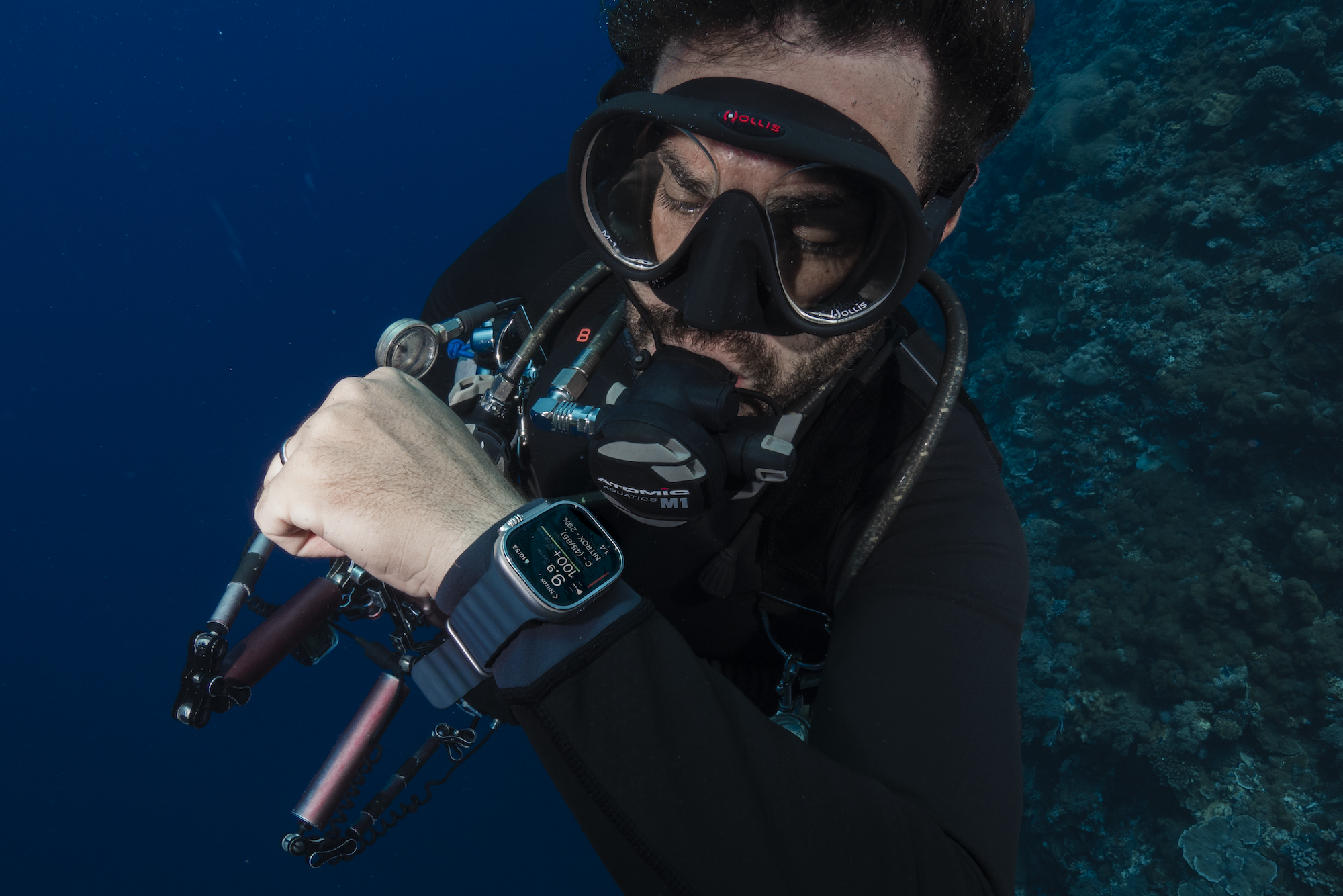 A person using the Oceanic+ app and an Apple Watch Ultra.