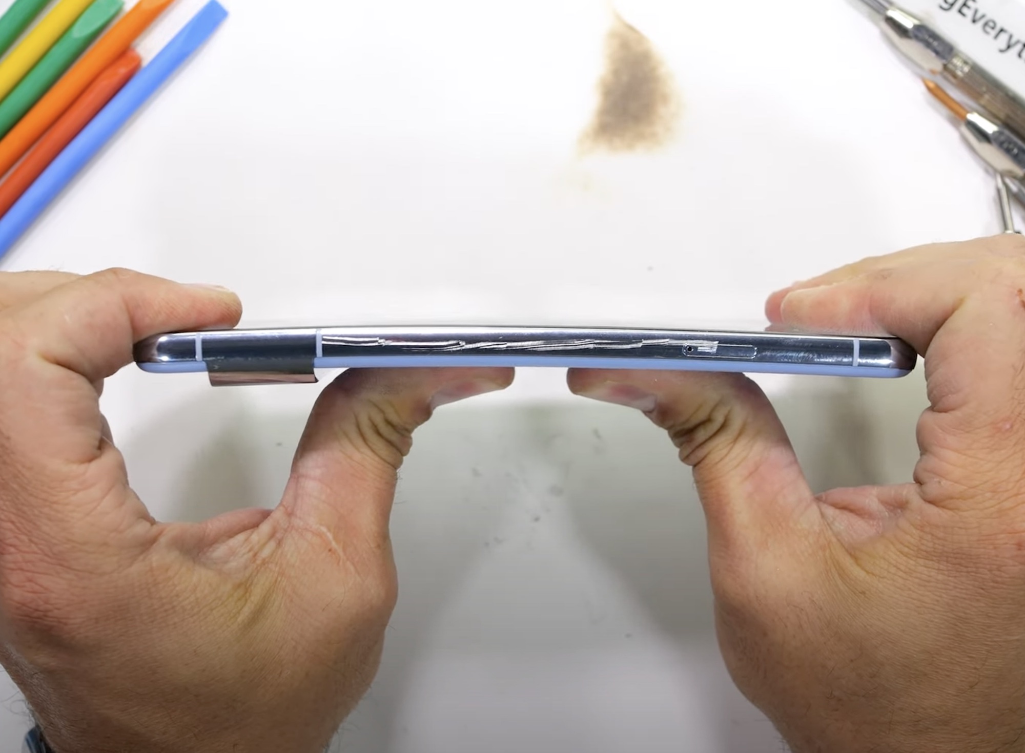 Pixel 8 Pro gets same bend test that broke the new iPhone - Vimarsana News