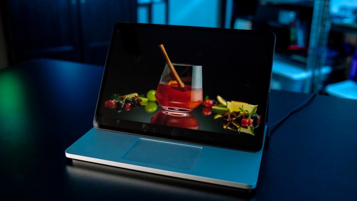 Una demo OLED in esecuzione su Surface Laptop Studio 2.
