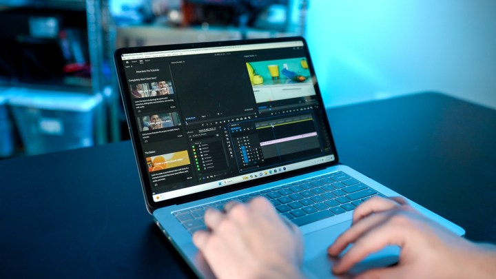 Alguien que usa Surface Laptop Studio 2 con Adobe Premiere Pro. 