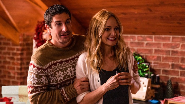 Jason Biggs and Heather Graham in Best. Christmas. Ever!