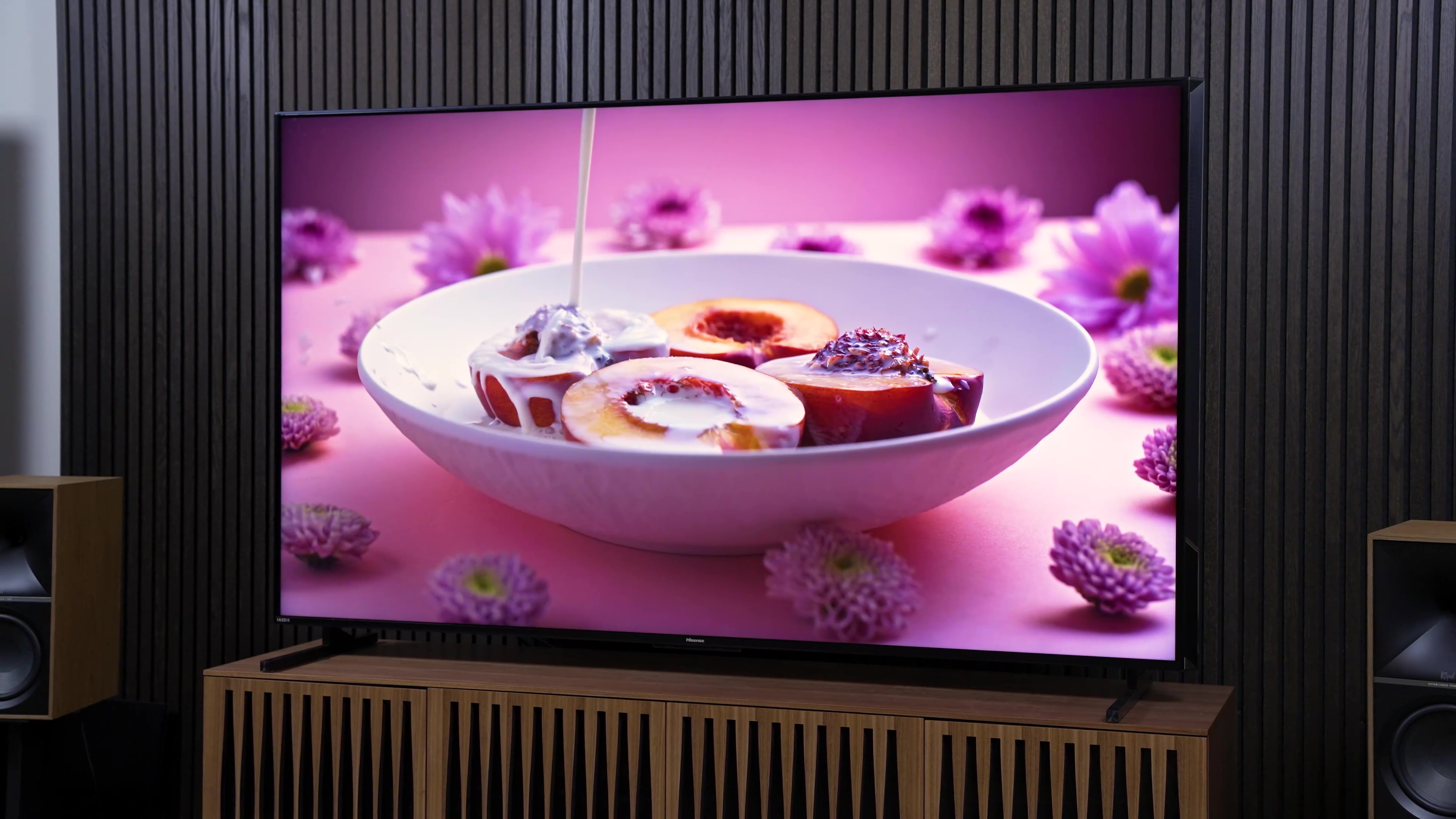 Hisense UX mini-LED ULED TV review: ambitiously bright - Vimarsana News