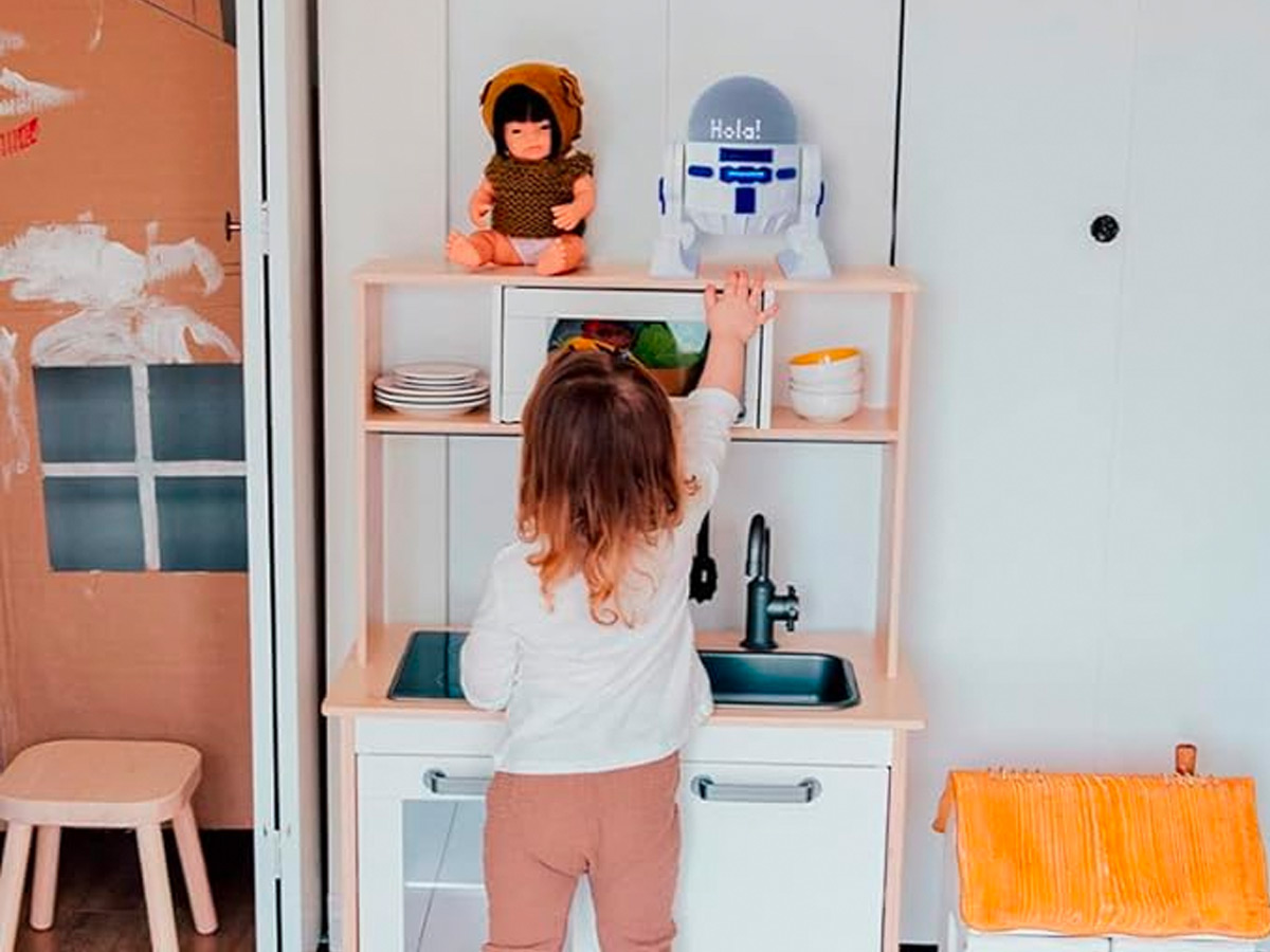 This R2-D2 Smart Speaker Stand is Only $32 for Cyber Monday - Vimarsana News