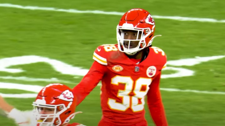 L'Jarius Sneed of the Kansas City Chiefs repositions himself for the next drive.