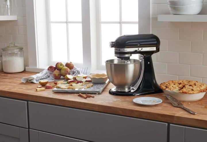 Black Friday: Save $90 on a KitchenAid Stand Mixer Today