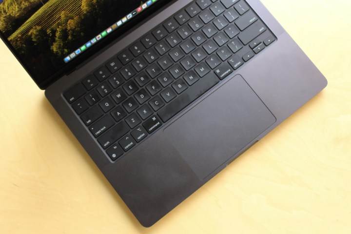 El teclado y el trackpad de la MacBook Pro.