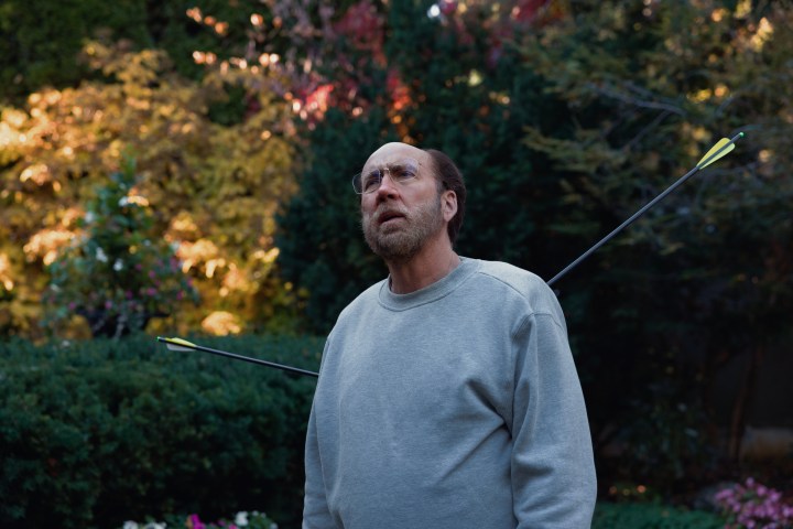 Nicolas Cage, Rüya Senaryosu'nda oklarla delinmiş durumda.