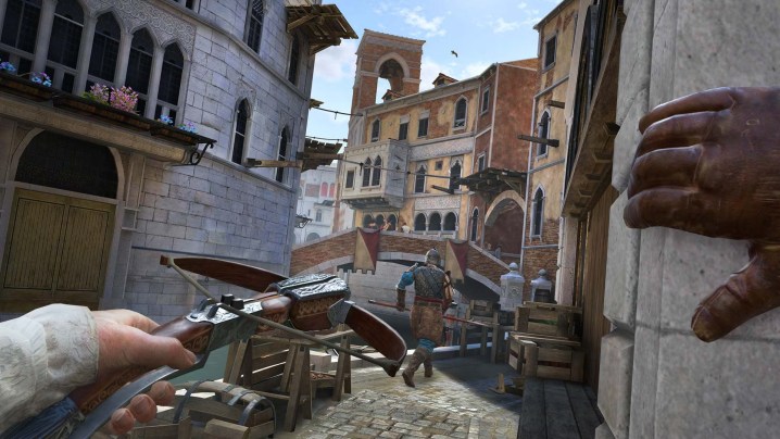 Ezio se faufile sur un garde avec une arbalète dans Assassin's Creed Nexus VR.