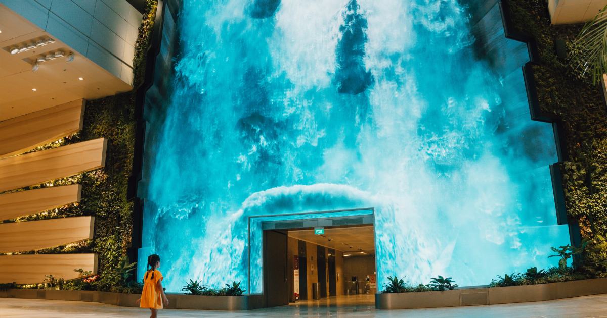 این آبشار دیجیتالی در فرودگاه چانگی سنگاپور ذهن شما را متحیر خواهد کرد