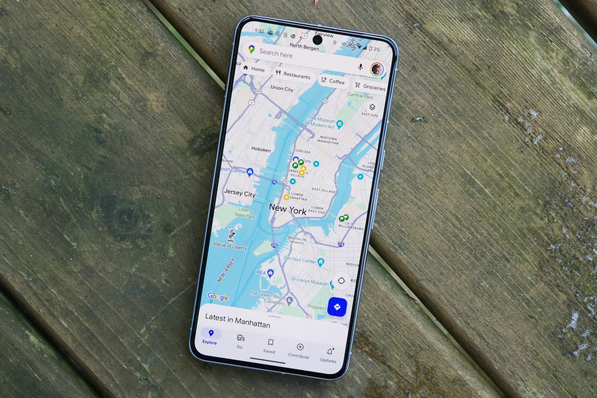 Google Maps ejecutándose en un Pixel 8 Pro, mostrando los nuevos colores a partir de noviembre de 2023.