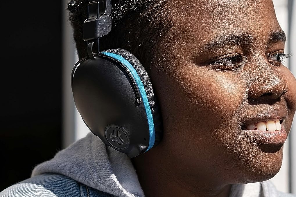 The best kids headphones of 2023: for fun, safety, and more - Vimarsana News