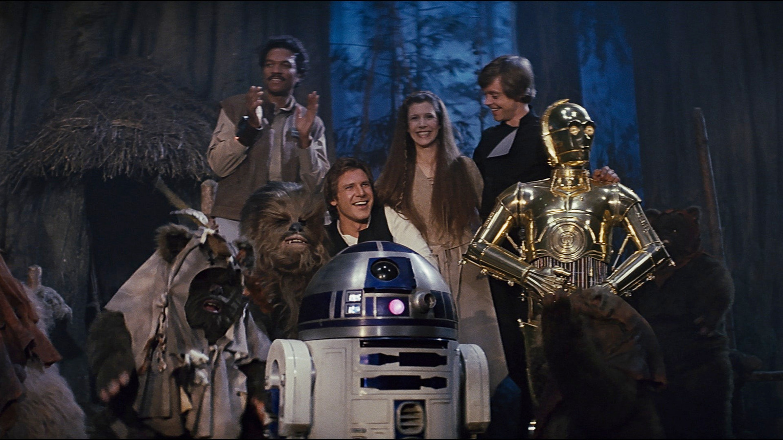 Una captura de pantalla del final de El retorno del Jedi, que muestra a los héroes de Endor.