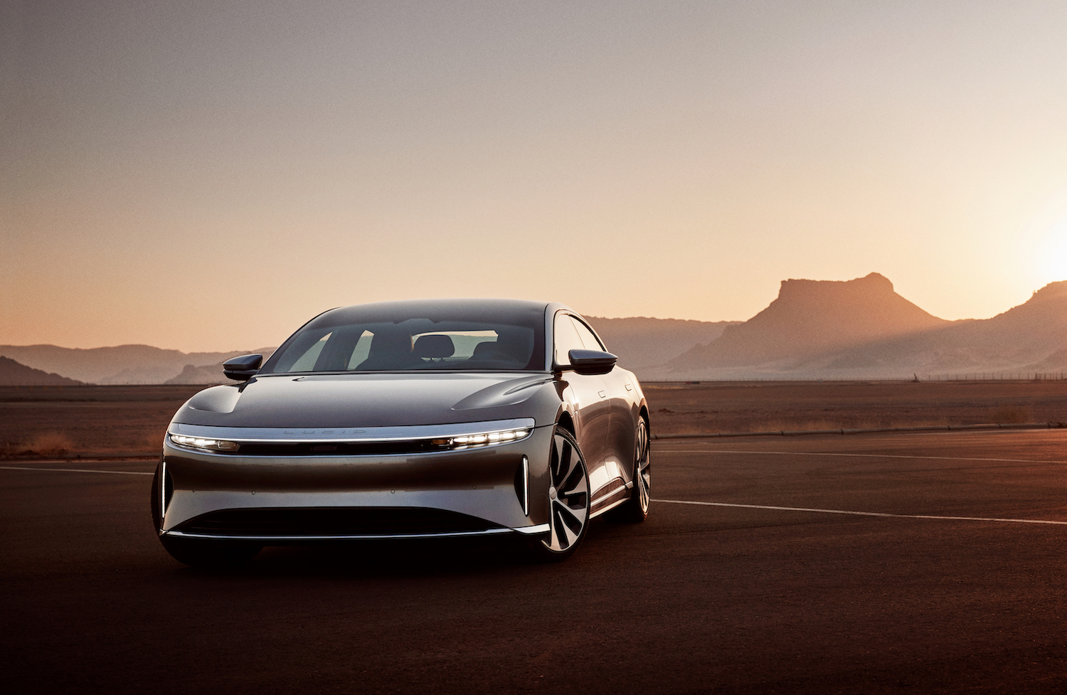 Lucid joins other automakers by adopting Tesla charging plug - Vimarsana News