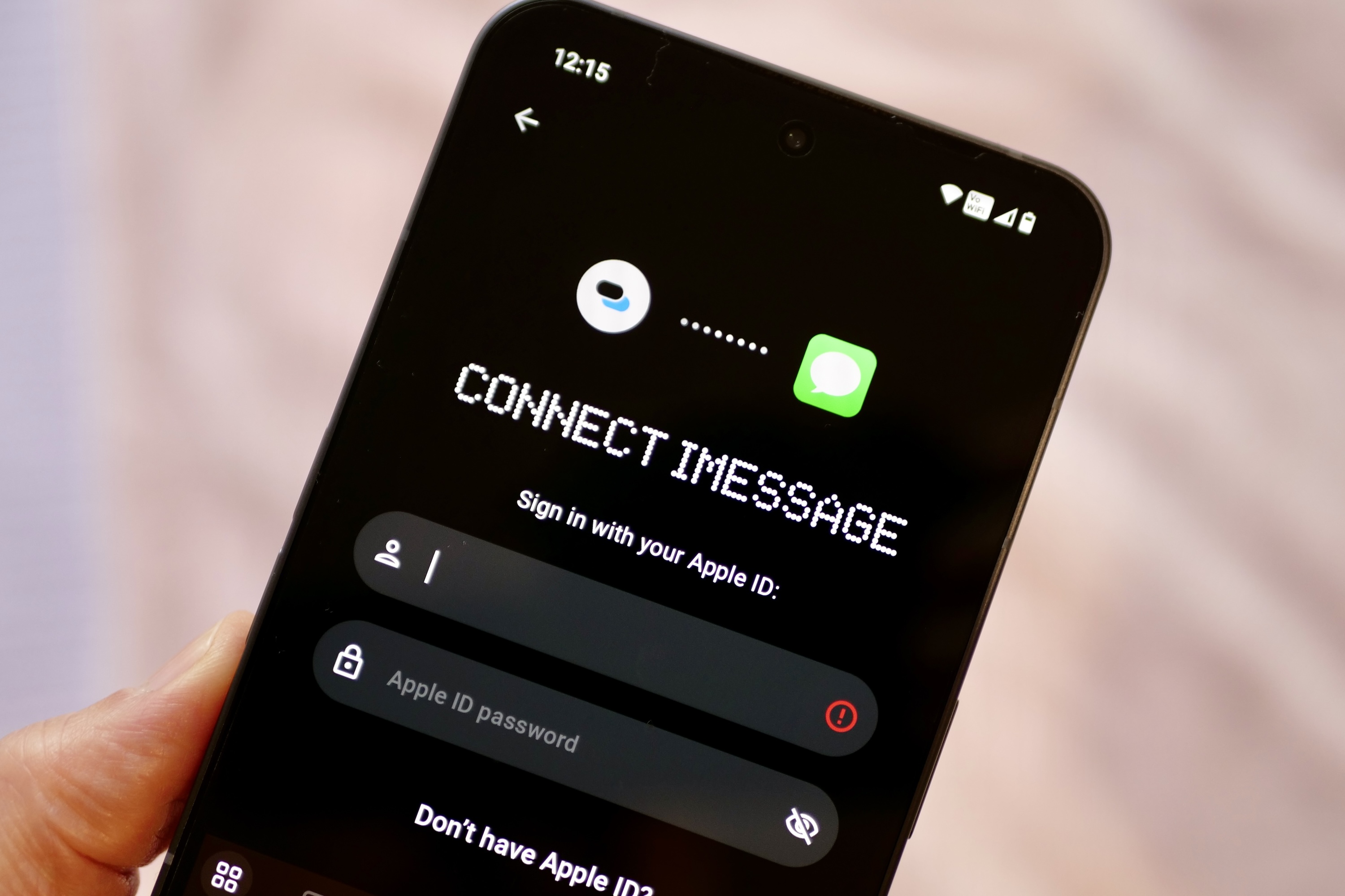 Connecting to iMessage in the Nothing Chats app.