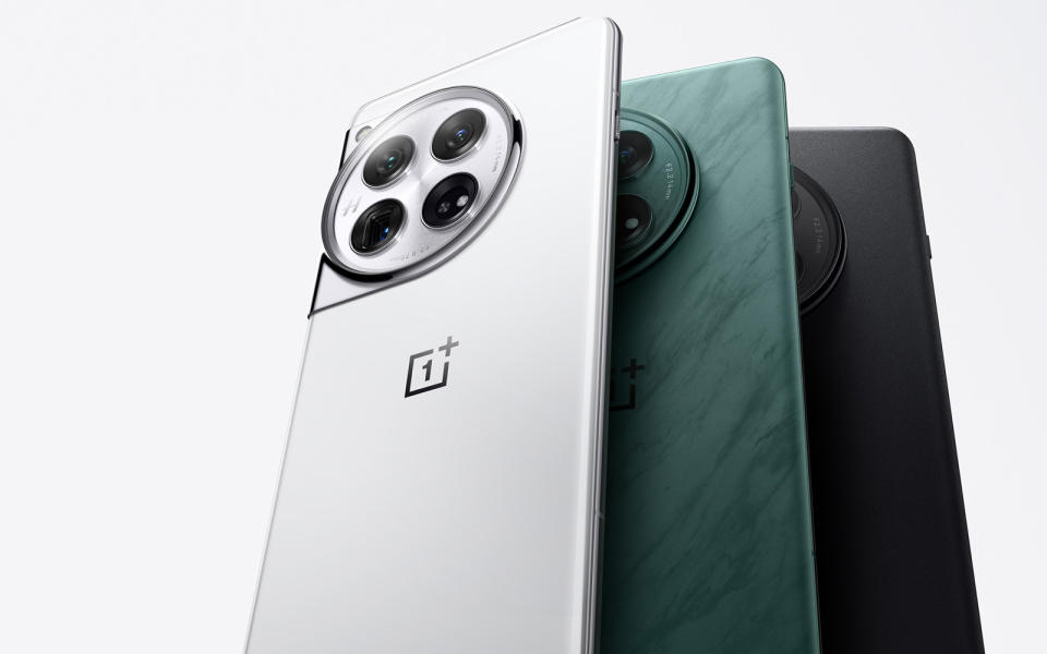 Does the OnePlus 12 have a headphone jack? - Vimarsana News