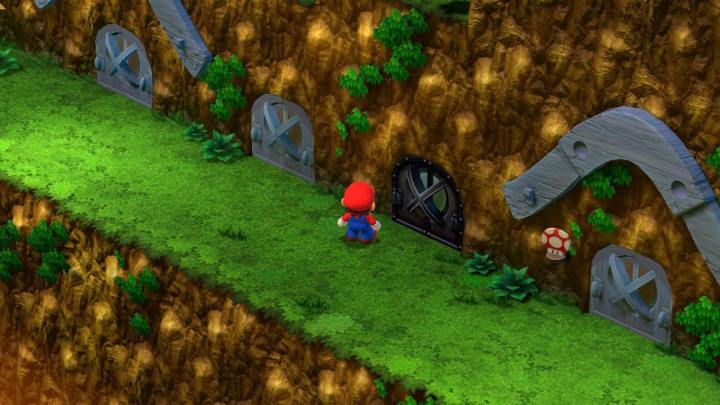 Mario se tient près d'une porte dans Super Mario RPG.